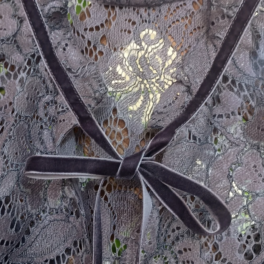 White House Black Market 2 Piece Smoky Orchid Lace High Neck Shell Ex Small Pet - Picture 2 of 10